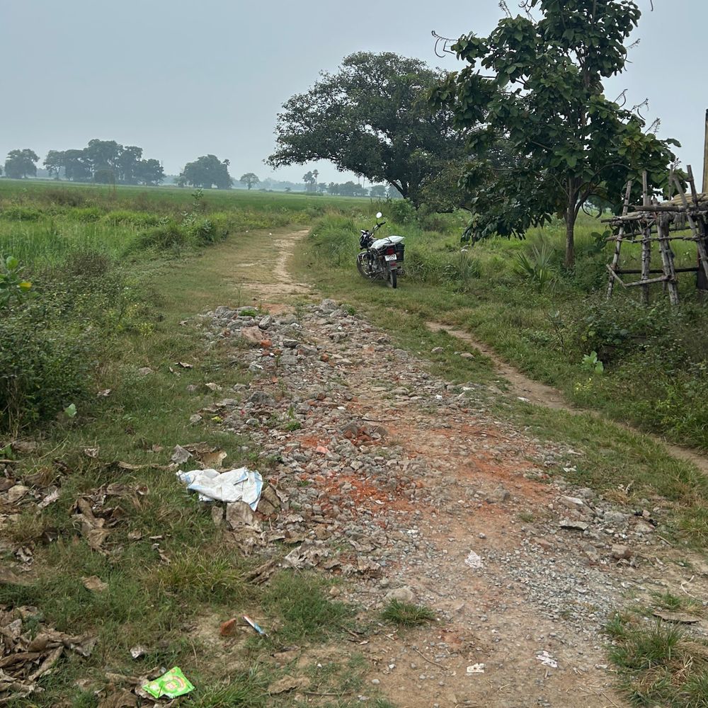 अरवल के सम्हरिया गांव में ग्रामीणों का प्रदर्शन:सड़क नहीं बनने पर 2025 विधानसभा चुनाव बहिष्कार की दी चेतावनी