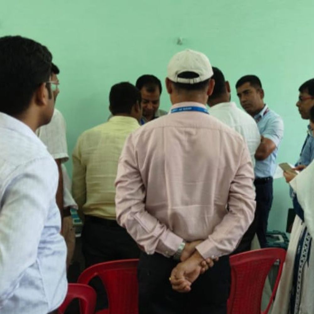 EVM मॉक पोल के लिए विधानसभा सेक्टर प्रभारियों की ट्रेनिंग:शेरघाटी, गया टाउन के ऑब्जर्वर्स ने मॉक ड्रिल का किया निरीक्षण, जरूरी दिशा निर्देश भी दिए