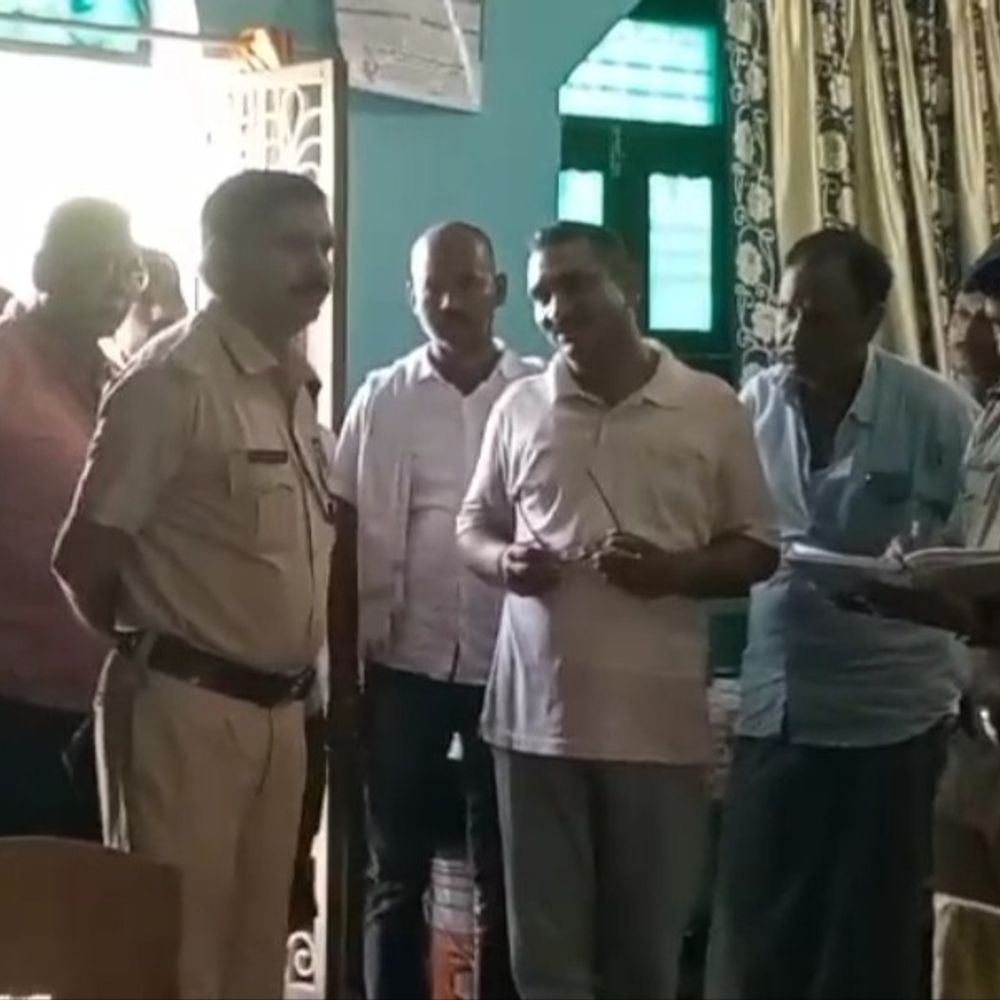 टीचर के बंद घर से 30 लाख की चोरी:दरभंगा में छत के रास्ते अंदर घुसे चोर; सोने-चांदी के जेवरात, कैश और कीमती सामान ले भागे