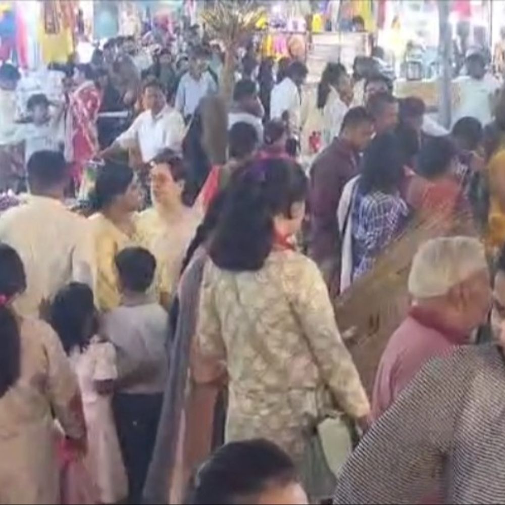 दरभंगा में धनतेरस पर 150 करोड़ से ज्यादा का कारोबार:बाजारों में खरीदारों की भीड़; इलेक्ट्रॉनिक्स, गाड़ियों की बिक्री में रिकार्ड बिक्री