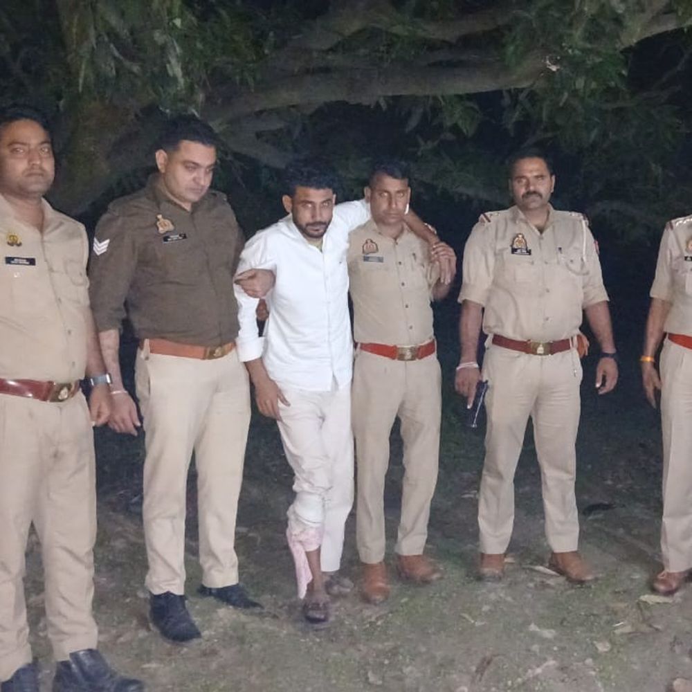 हापुड़ में 20 हजार का इनामी बदमाश मुठभेड़ में गिरफ्तार:हिस्ट्रीशीटर के पैर में लगी गोली, हाथ जोड़कर गिड़गिड़ाया अपराधी