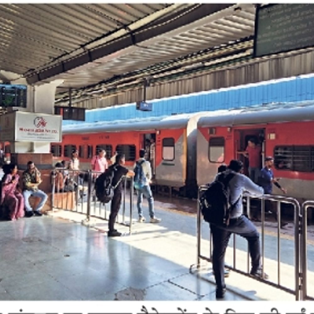 जंक्शन पर क्राउड मैनेजमेंट प्लान शुरू; वेटिंग एरिया, एंट्री-एग्जिट प्वाइंट बनाए व प्लेटफॉर्म पर बैरिकेडिंग
