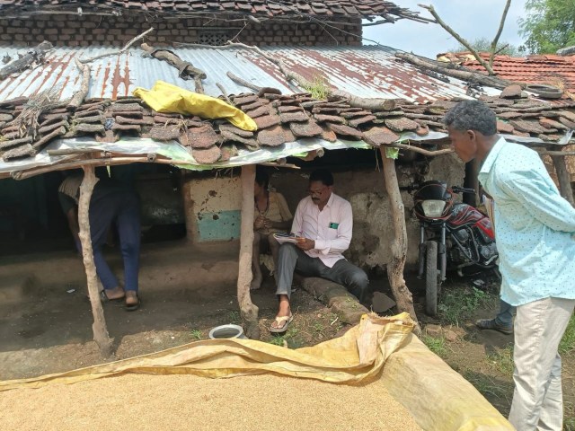 आदि कर्मयोगी : आदिवासी मूलभूत सुविधा से वंचित…इन्हें चाहिए आवास, साफ पानी, शौचालय और सोलर रोशनी