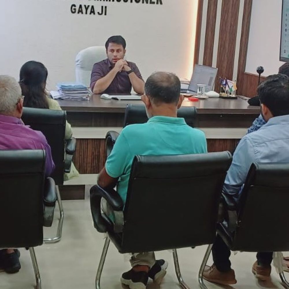 नगर आयुक्त ने ठेकेदार पर 65,550 रुपए का जुर्माना लगाया:दीपावली-छठ से पहले लाइट की व्यवस्था में पकड़ी लापरवाही, 10 दिन से बंद पड़ी थी स्ट्रीट, न्यू रोप लाइट