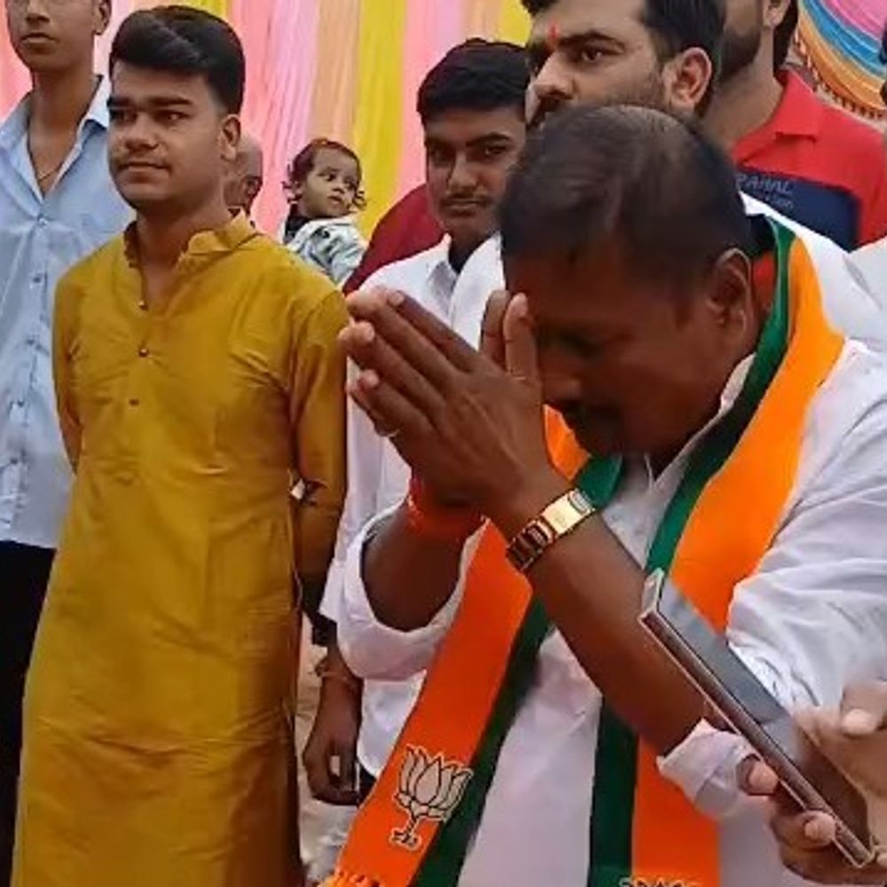 छठ घाटों पर पहुंचे भाजपा प्रत्याशी सुबास सिंह:व्रतियों और सूर्य देव से लिया आशीर्वाद, धार्मिक आस्था के बीच सियासी सरगर्मी तेज