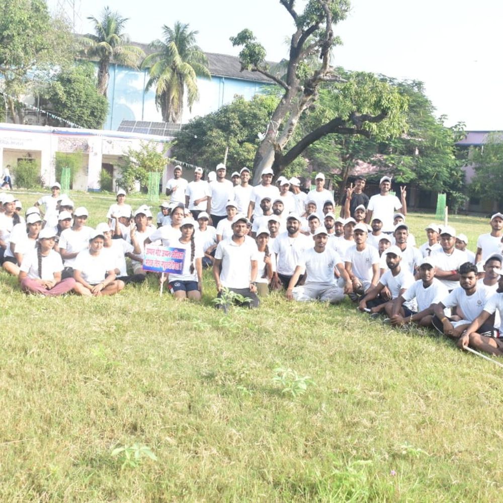 मधुबनी में फर्स्ट टाइम वोटरों ने लिया मतदान का संकल्प:शिवगंगा बालिका विद्यालय में शत-प्रतिशत मतदान पर हुई परिचर्चा