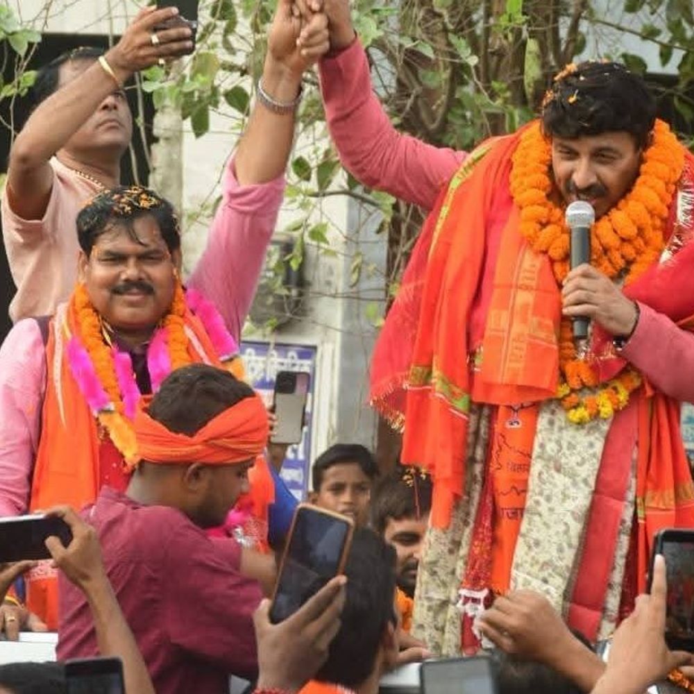 मनोज तिवारी ने मिथिलेश के लिए किया रोड शो:गोपालगंज में चुनावी गीतों से भरा जोश;कहा-हम 175 प्लस सीट पर चल रहे हैं आगे