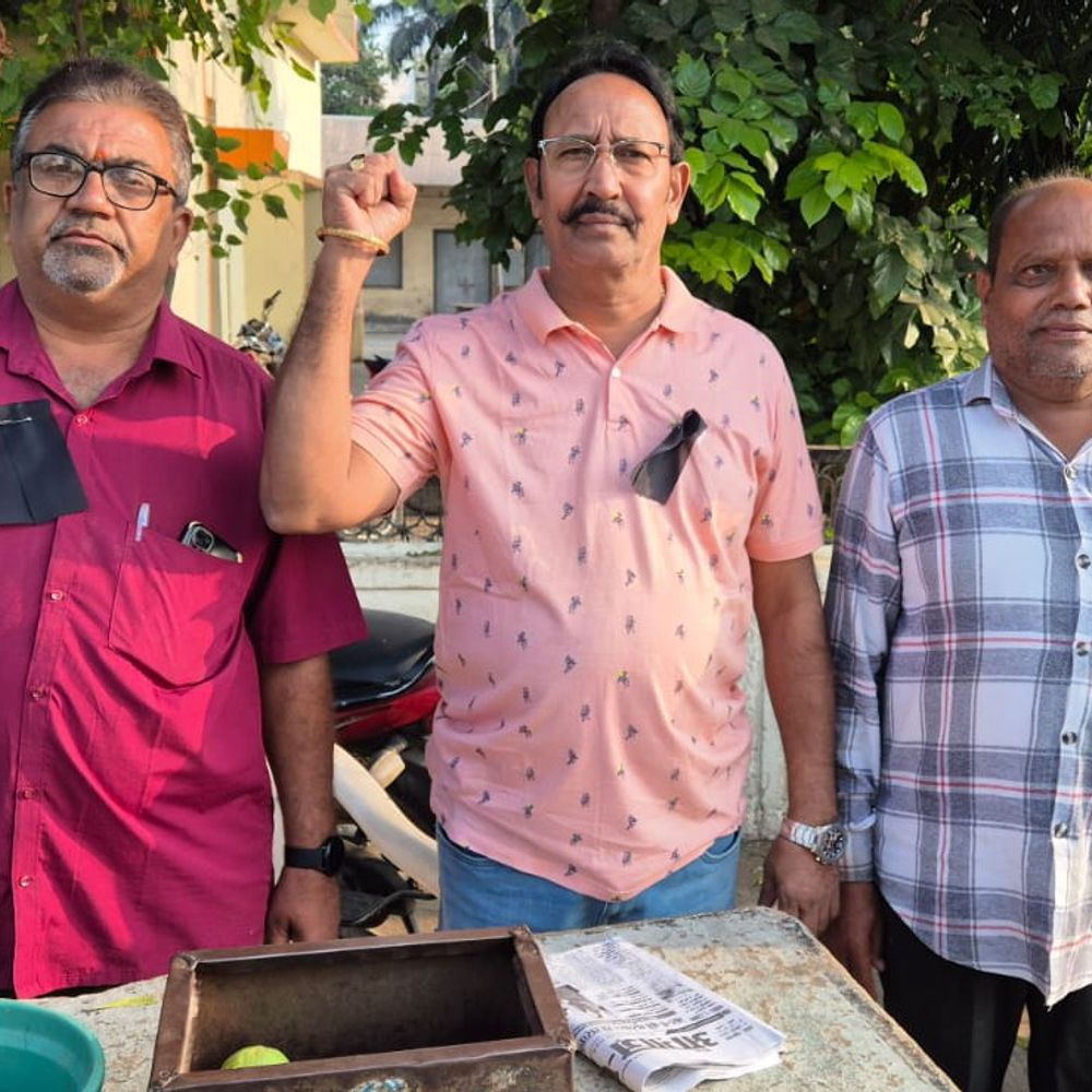 मंडी कर्मचारियों का काली पट्टी बांधकर विरोध:1500 करोड़ कर्ज लेने के फैसले का विरोध, 28 अक्टूबर तक प्रदर्शन