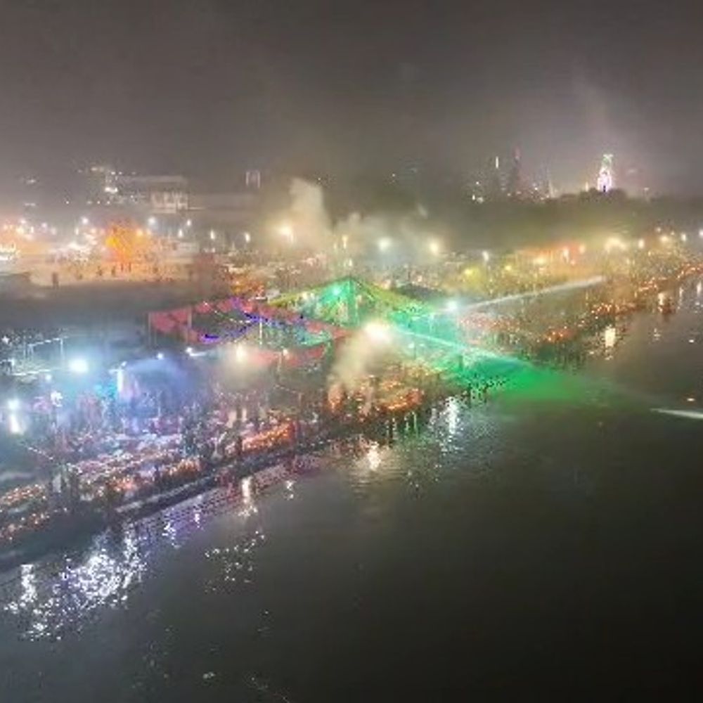 समस्तीपुर में कैंडिडेट्स ने दिया अर्घ्य:कोहरे के चलते 1 घंटे करना पड़ा सूर्य देव का इंतजार;2 लाख लोग महापर्व में हुए शामिल