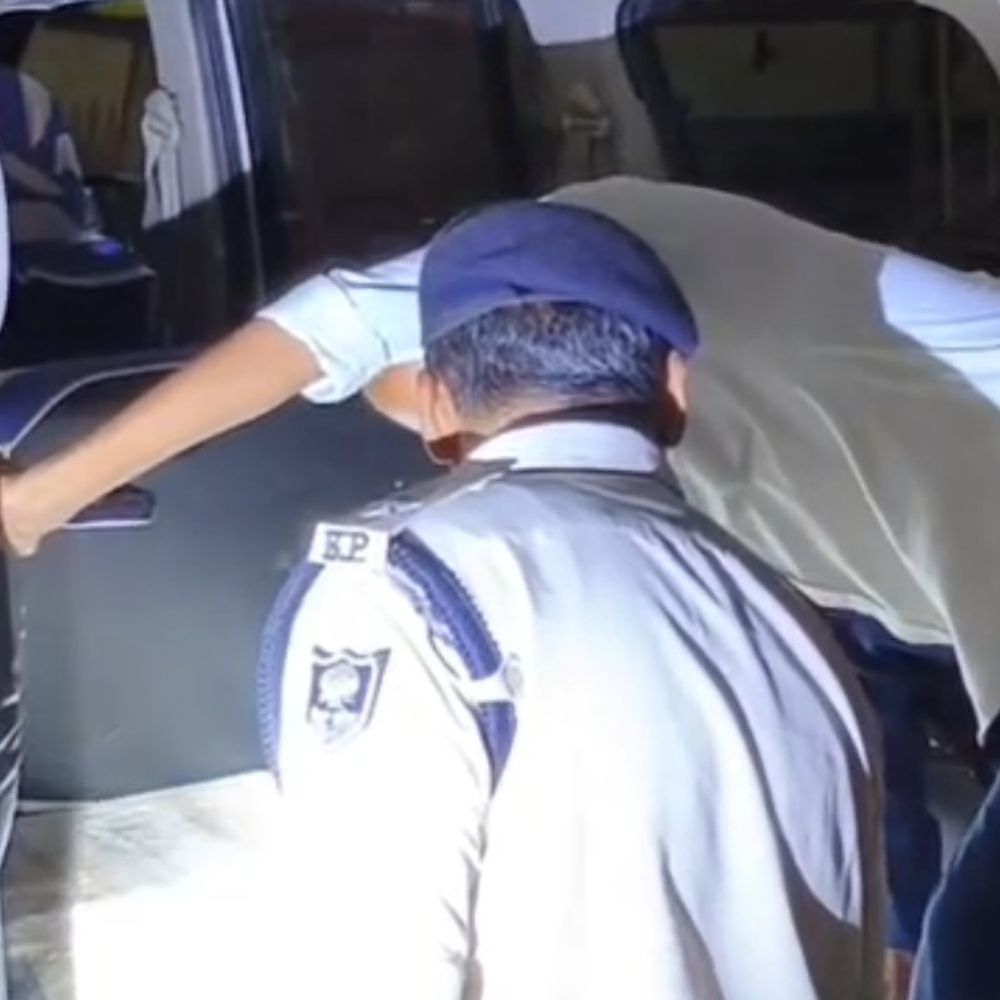 बेतिया में चुनाव से पहले 53 अभियुक्त गिरफ्तार:पुलिस ने अवैध शराब और वारंट के मामलों में की कार्रवाई, 2.68 लाख का चालान वसूला