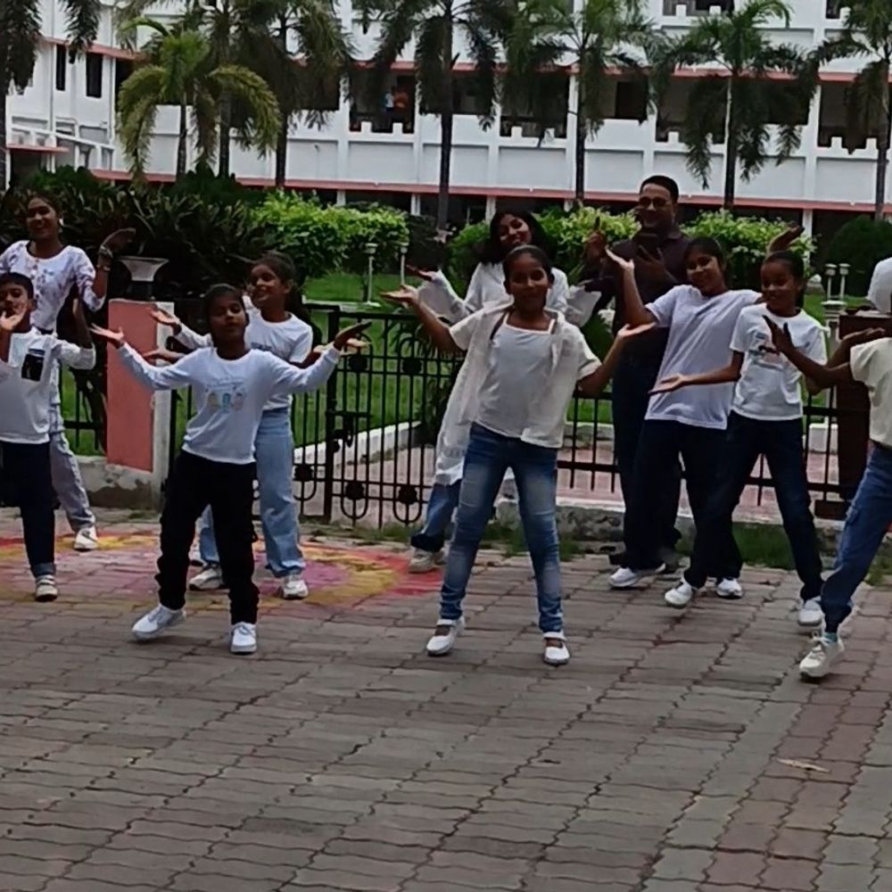 समस्तीपुर में छोटे-छोटे बच्चों ने डांस कर किया जागरूक:स्वीप अभियान के तहत मतदान की अपील की, कहा- वोटिंग से ही बिहार का भविष्य बनेगा