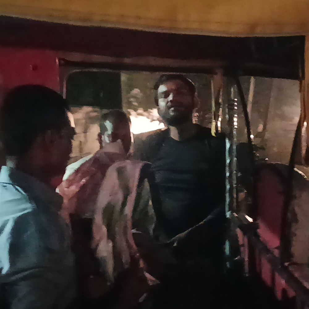 मीरजापुर में सड़क हादसे में महिला की मौत:बाइक पर सवार होकर विजयपुर लौट रही थी, गाड़ी से गिरकर से मौके पर ही तोड़ा दम