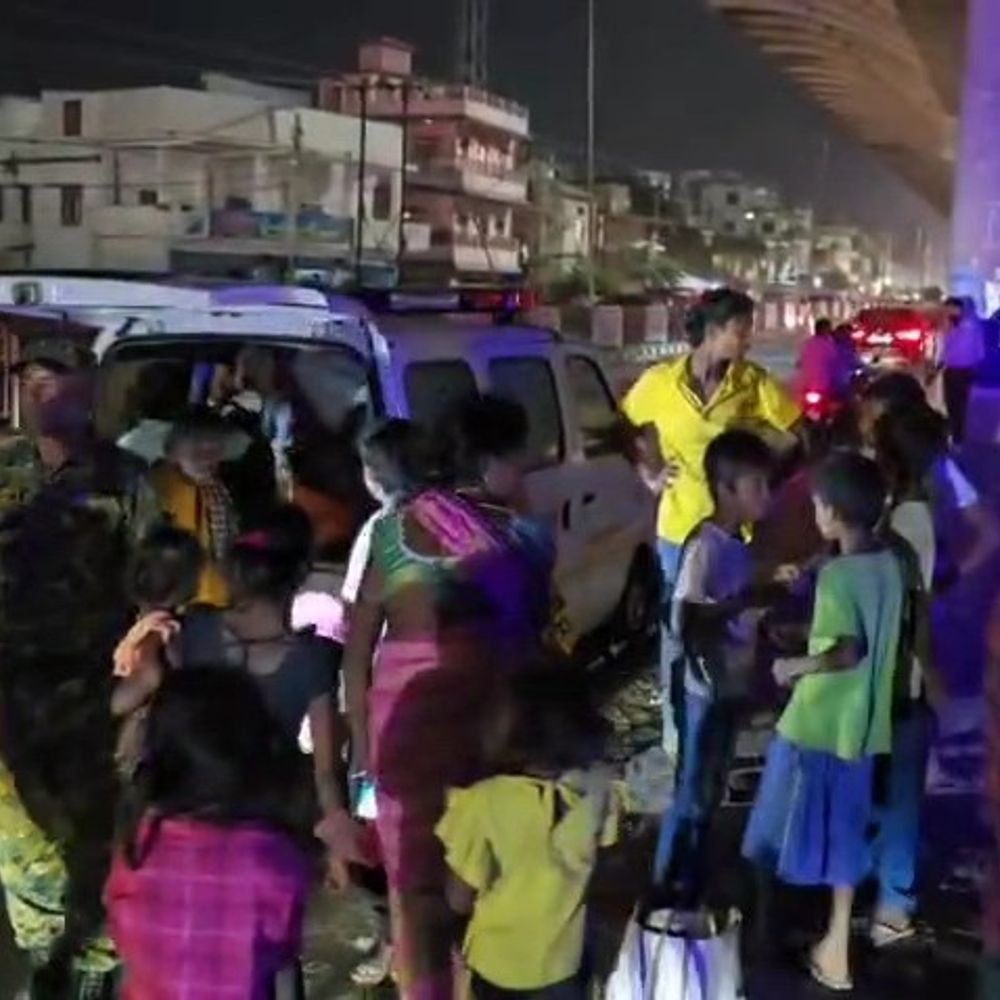 गोपालगंज में चलती बस में यात्री की मौत:चालक शव छोड़कर भागा,पुलिसकर्मी अनिल बोले-दिल का दौरा पड़ने से गई जान