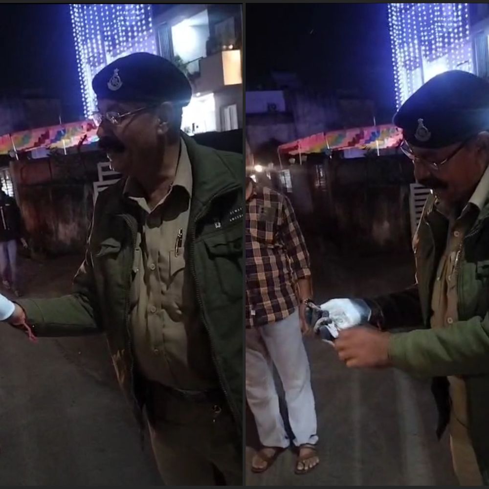 मोटरसाइकिल में घुसा जहरीला सांप:सहायक उप निरीक्षक अजय पाल ने रेस्क्यू कर जंगल में छोड़ा