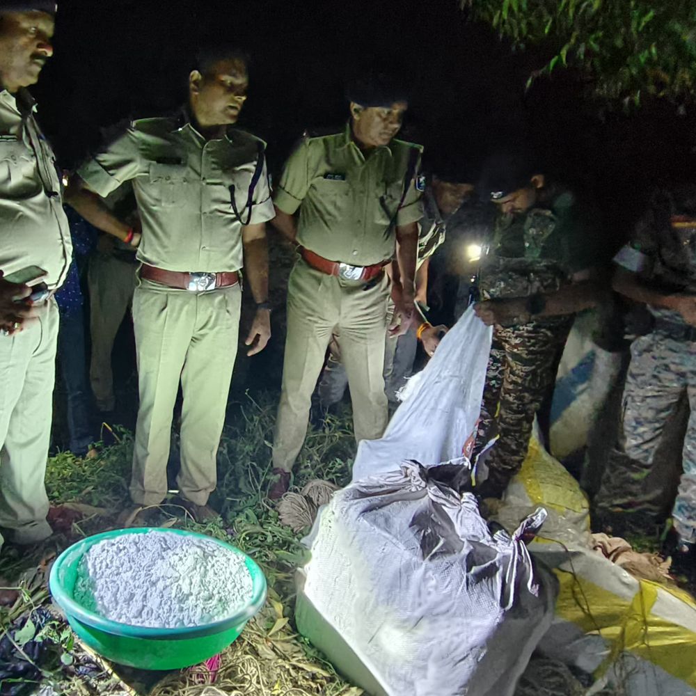 छपरा की अवैध पटाखा फैक्ट्री में धमाका:2 मजदूर गंभीर रूप से झुलसे,एसएसपी ने किया निरीक्षण, दो हिरासत में