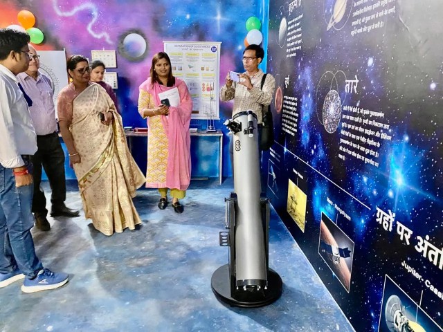 Education Innovation: बच्चे केवल किताबों में सितारों के बारे में नहीं पढ़ेंगे, बल्कि उन्हें दूरबीन से देख भी सकेंगे
