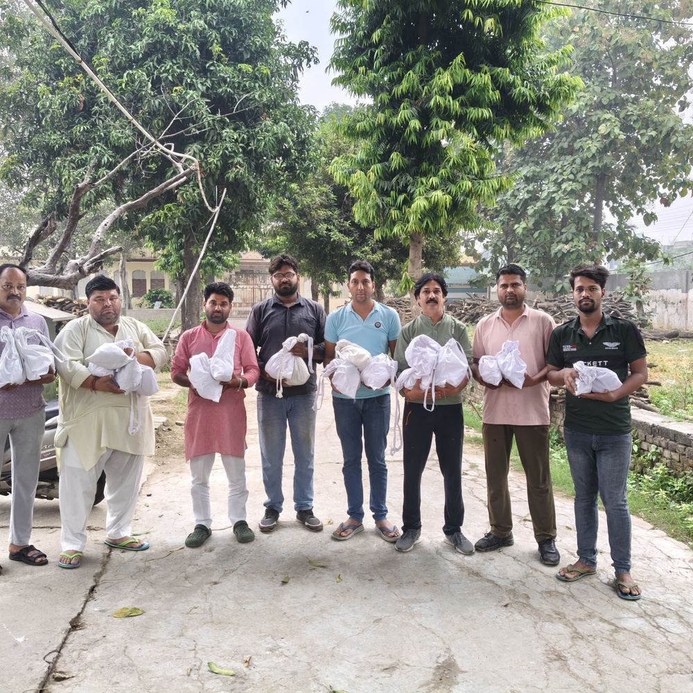 शामली की संस्था 21 लावारिस अस्थियां विसर्जन को हरिद्वार रवाना:अंतिम यात्रा सेवा ट्रस्ट ने बेसहारा लोगों की अस्थियां गंगा में विसर्जित कीं