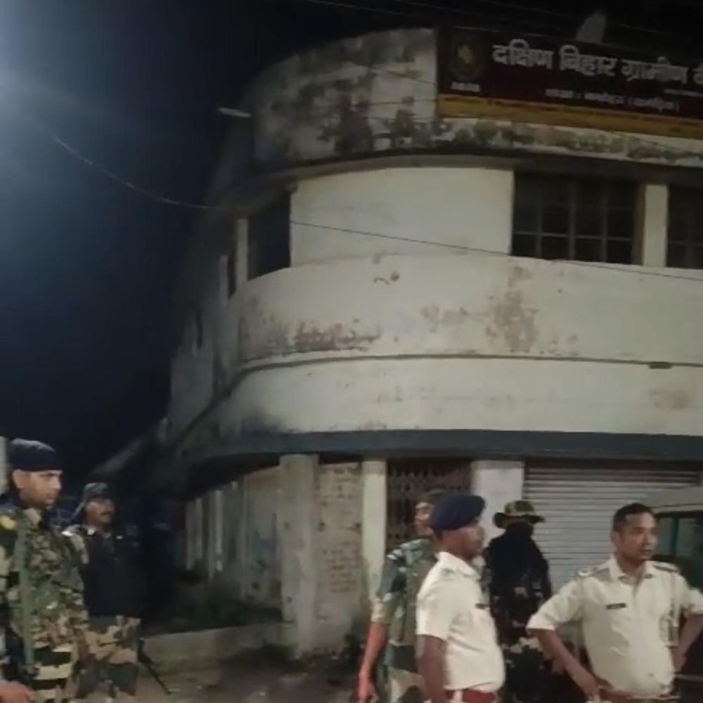 पसराहा में विधानसभा चुनाव के लिए फ्लैग मार्च, सुरक्षा व्यवस्था चाक-चौबंद