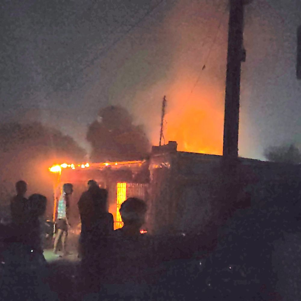 गैरेज में आग लगने से 10 लाख का नुकसान