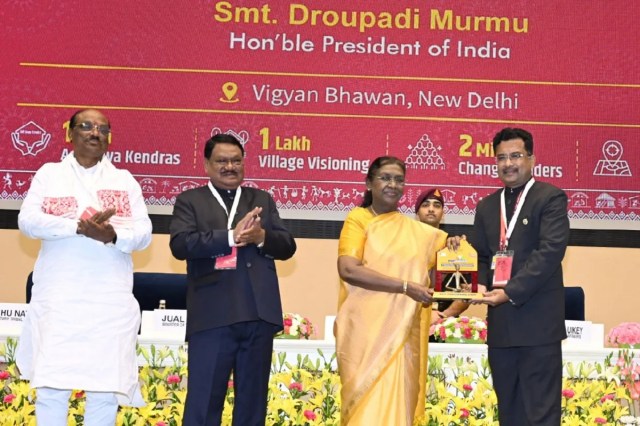 CG News: छत्तीसगढ़ ने एक बार फिर राष्ट्रीय पटल पर बनाई अपनी पहचान, प्रमुख सचिव सोनमणि बोरा ने किया सम्मान ग्रहण