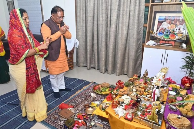 मुख्यमंत्री विष्णु देव साय ने की गोवर्धन पूजा, प्रदेश की सुख-समृद्धि और खुशहाली की कामना की