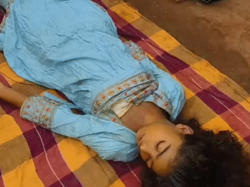 बलरामपुर के आत्मानंद स्कूल में फैला पीलिया, छात्रा की मौत:एक महीने से संक्रमण का खतरा; परिजनों ने लगाया लापरवाही का आरोप