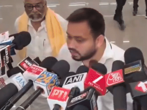 ‘आचार संहिता में बंदूक लेकर धूम रहा अपराधी’:तेजस्वी बोले- ये कौन-सा राज है; रोहिणी ने कहा- बीजेपी में बलात्कारियों का जमघट है