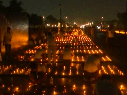 दिल्ली में लाइट, ड्रोन शो और दीपोत्सव की 13 तस्वीरें:1.51 लाख दीयों से जगमगाया कर्तव्यपथ, ड्रोन शो से दिखाई गई रामकथा