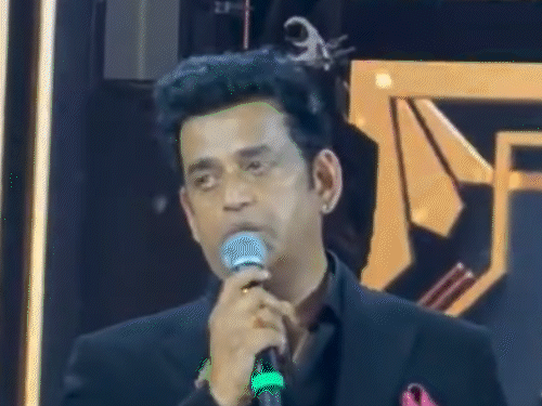 ’33 साल से इस अवॉर्ड का इंतजार था’:फिल्मफेयर के मंच पर भावुक हुए रविकिशन, बोले- बहुत बड़ी शक्ति है जो आपको देख रही