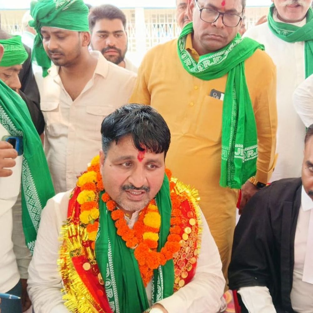 बरौली सीट से आरजेडी उम्मीदवार ने भरा नामांकन:तेजस्वी यादव के नेतृत्व में महागठबंधन सरकार बनने का किया दावा, “तेजस्वी भवः बिहार” के लगाए नारे