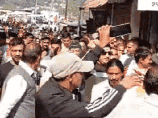 उत्तराखंड में 24 दिन से जारी ‘ऑपेशन स्वास्थ्य’:प्रदर्शनकारी चौखुटिया से पैदल देहरादून की तरफ बढ़ रहे; जानिए कैसे 15 लोगों ने जुटाई हजारों की भीड़