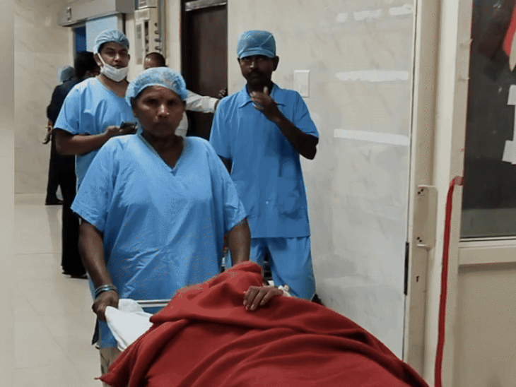 हाथ में फटा सुतली बम, बाहर आए मांस के टुकड़े:प्रयागराज में दीपावली के समय आतिशबाजी पड़ी महंगी, 40 से ज्यादा लोग पहुंच गए अस्पताल