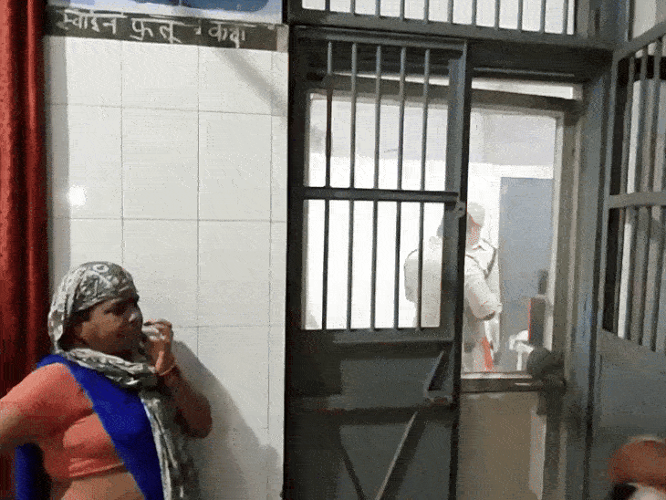 कटनी जेल में कैदी ने मच्छरदानी तार से गला काटा:अस्पताल में एडमिट; मारपीट, गुटखा शिकायत करने पर हुई थी मारपीट