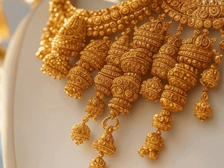 दिवाली पर सोना ₹3,000 सस्ता, ₹1.26 लाख पर आया:चांदी की कीमत भी ₹9,000 गिरी, अब ₹1,60 लाख प्रति किलो बिक रही