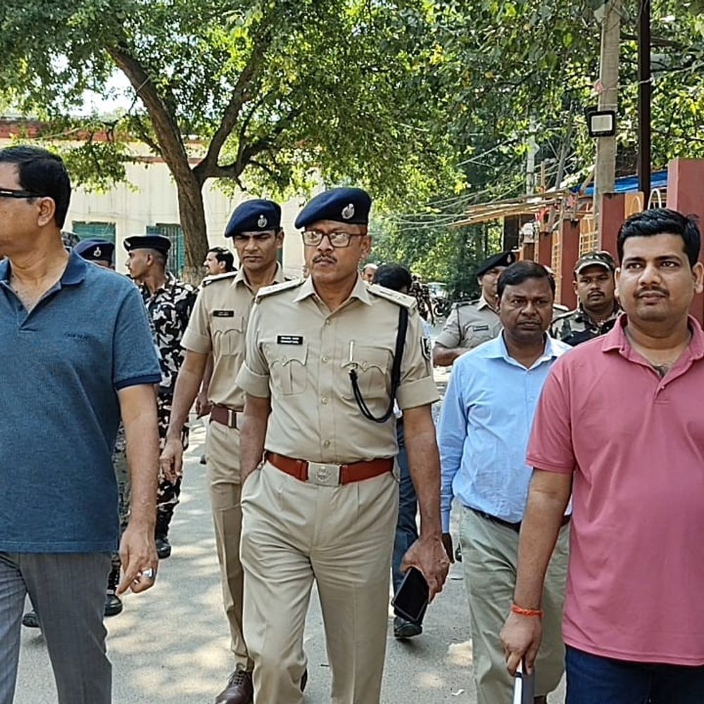 जमुई में DM ने किया चुनाव तैयारियों का निरीक्षण:नामांकन,डिस्पैच सेंटर,EVM कमिश्निंग की व्यवस्थाएं जांचीं