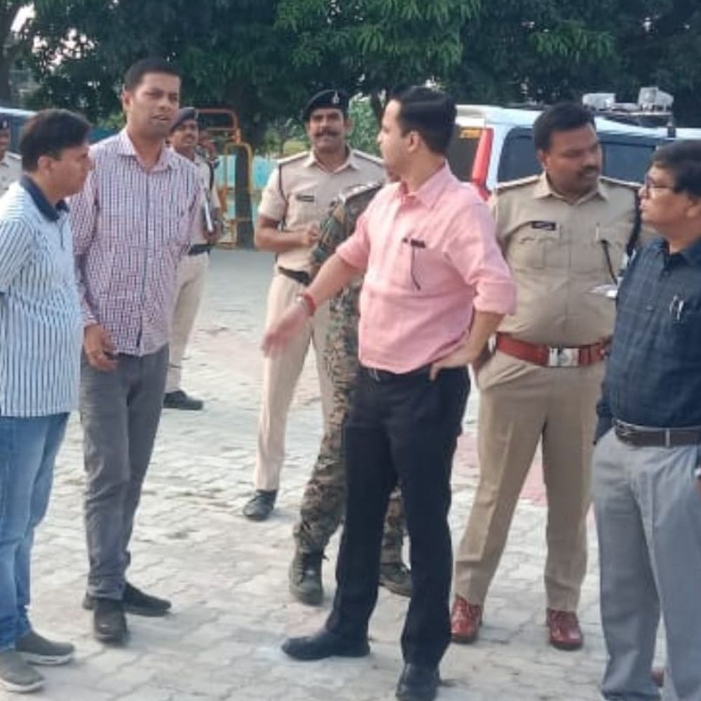 मधुबनी DM ने मतदान केंद्रों का निरीक्षण किया:तैयारियों का जायजा लिया, लापरवाही पर कार्रवाई के निर्देश