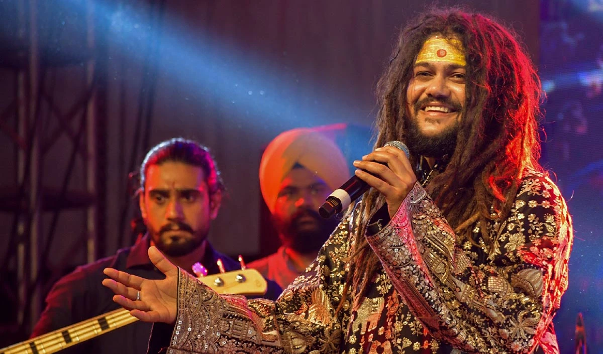 काशी गंगा महोत्सव में भजनों से भक्ति रस की सरिता बहाएंगे हंसराज रघुवंशी