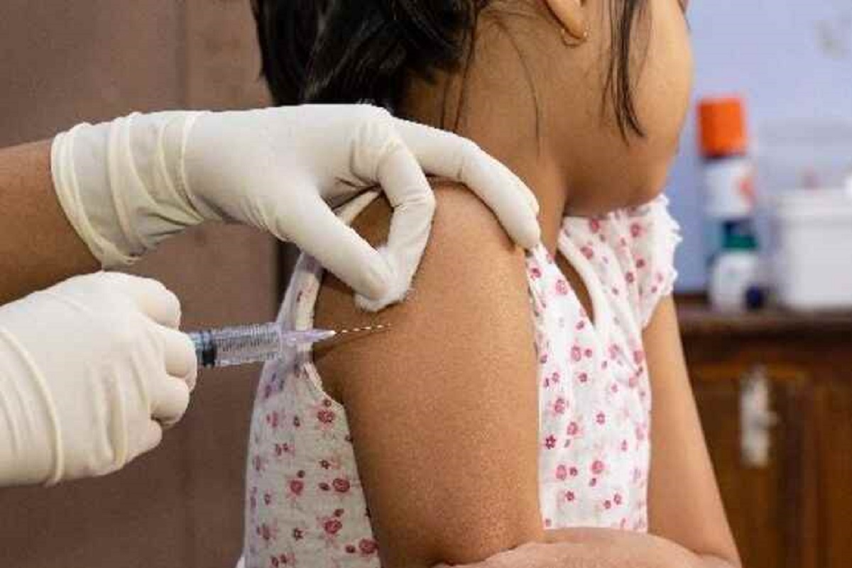 Death By Injection: इंजेक्शन लगते ही मासूम की मौत, स्वास्थ्य केंद्र में मचा हंगामा, डॉक्टर-नर्स ने लगाए गंभीर आरोप