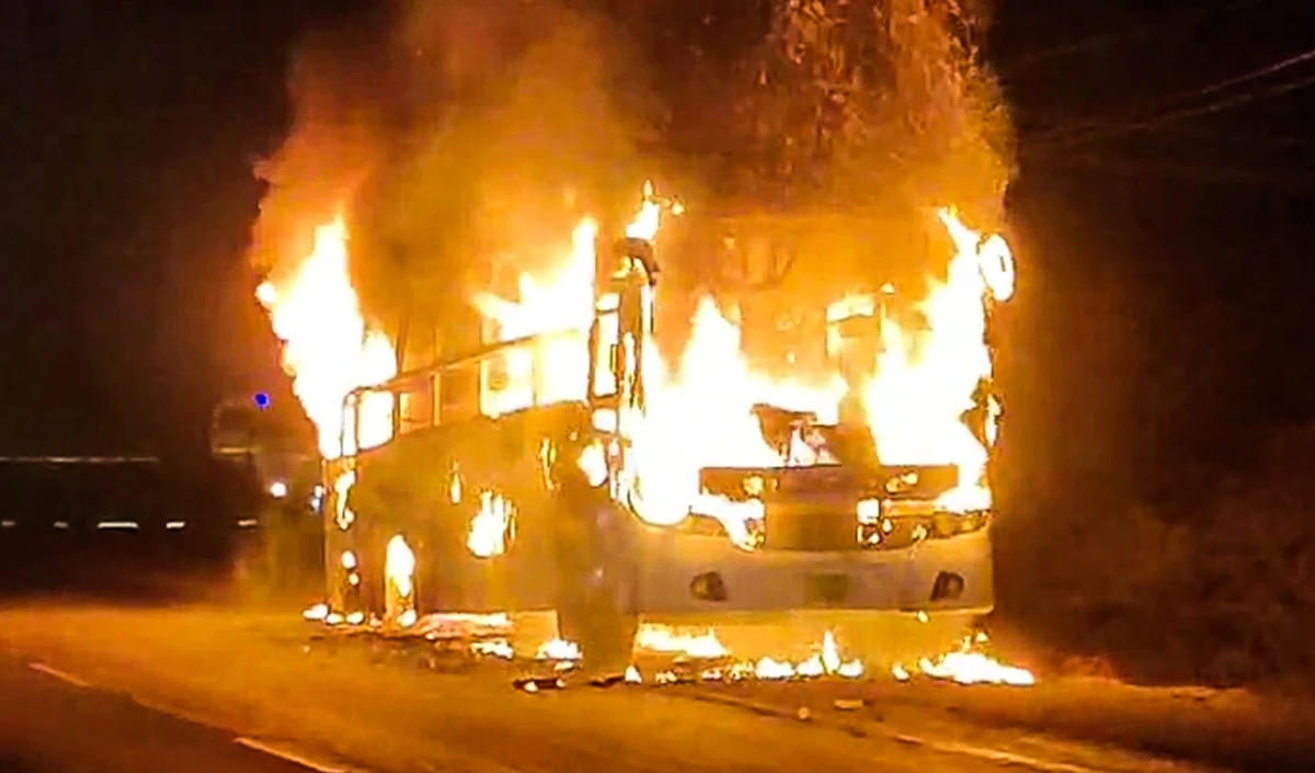 Hyderabad Kurnool Bus Fire | हैदराबाद-बेंगलुरु राजमार्ग पर AC बस में आगी आग,  कम से कम 20 लोग जिंदा जल गए