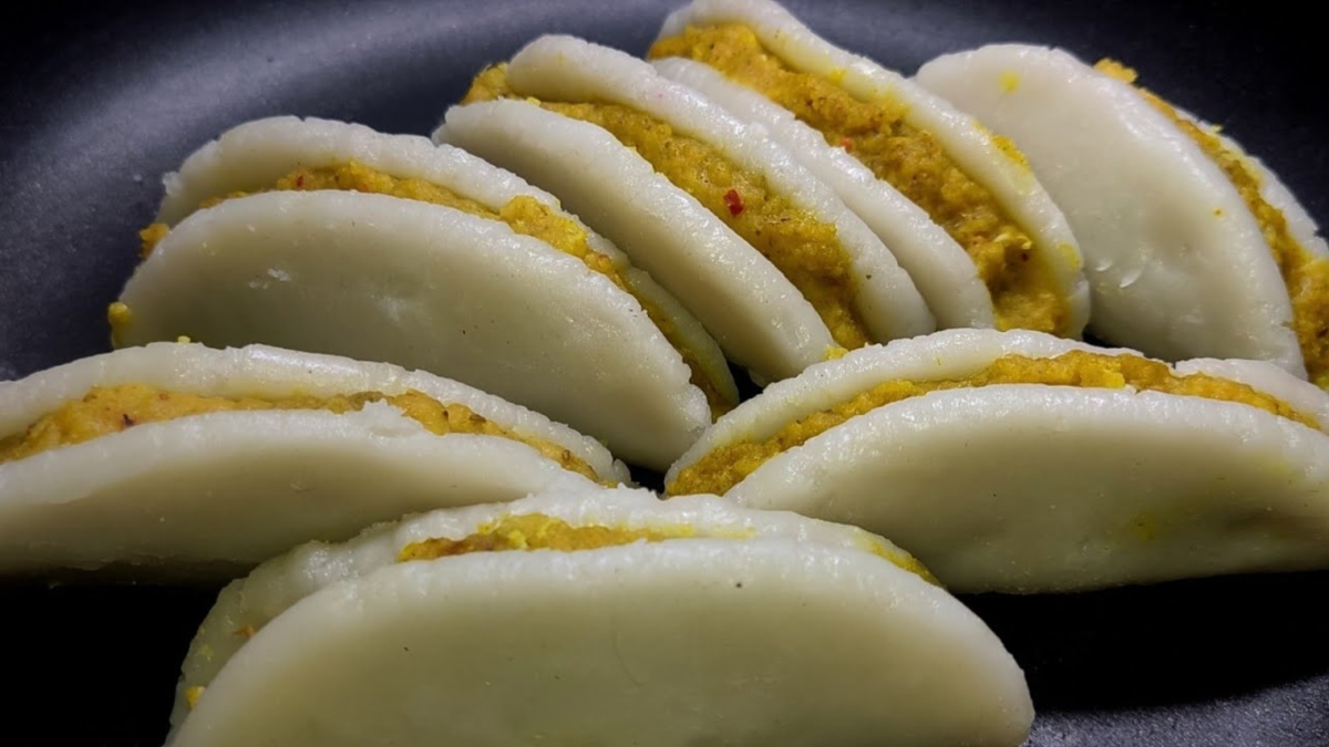 Karwa Chauth 2025: चावल के फरे के बिना अधूरी है करवा चौथ की पूजा, जानें भोग लगाने के लिए कैसे बनाएं ये खास रेसिपी?