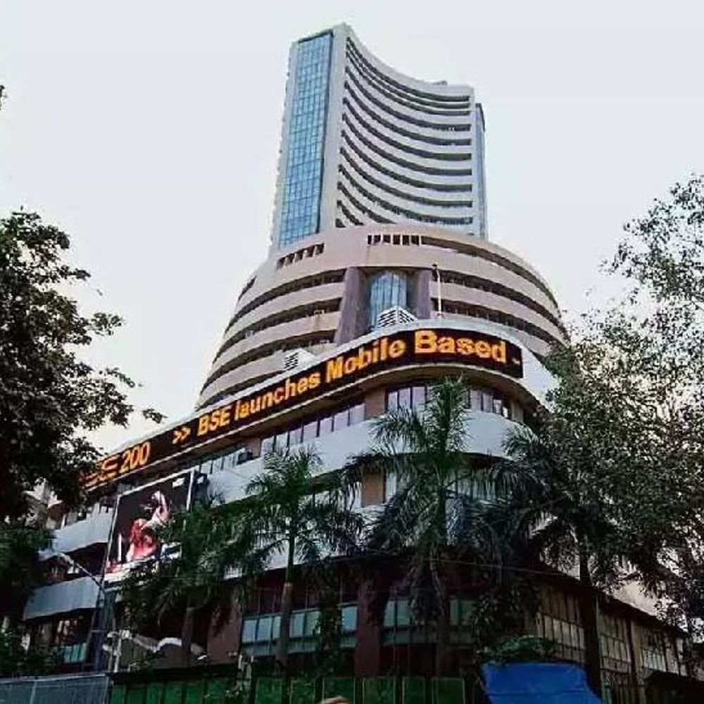 सेंसेक्स 200 अंक चढ़कर 82,500 पर कारोबार कर रहा:निफ्टी में भी 100 अंक की बढ़त; IT, मेटल और रियल्टी सेक्टर में तेजी