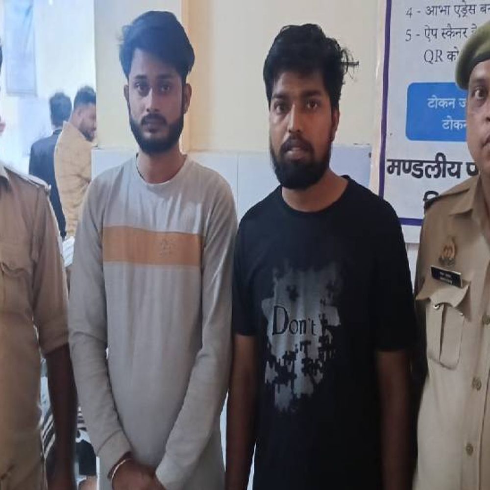 झांसी में घर के बाहर खड़ी युवती को छेड़ा…VIDEO:थाने में लंगडाते हुए बोले मनचले – सारी लड़कियां मेरी बहनें, ऐसी गलती नहीं होगी