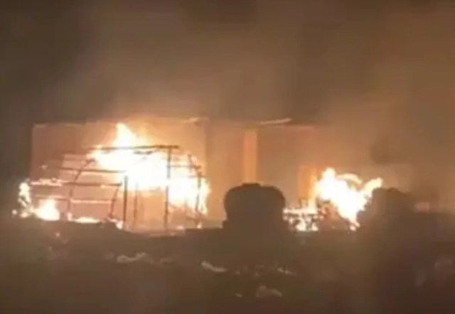 पाकिस्तान-अफगानिस्तान के बीच फिर तेज़ हुई जंग, तालिबान ने पाकिस्तानी सैनिकों की पतलूनें शहर में टांगी