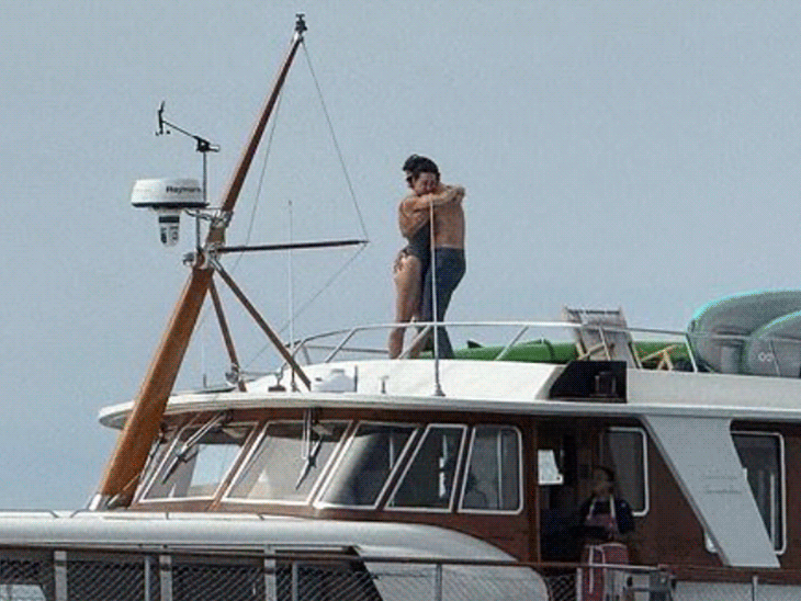 कैटी पेरी को किस करते दिखे जस्टिन ट्रूडो:कैलिफोर्निया में यॉट से फोटो वायरल, जुलाई में दोनों की डेटिंग की खबर आई थी