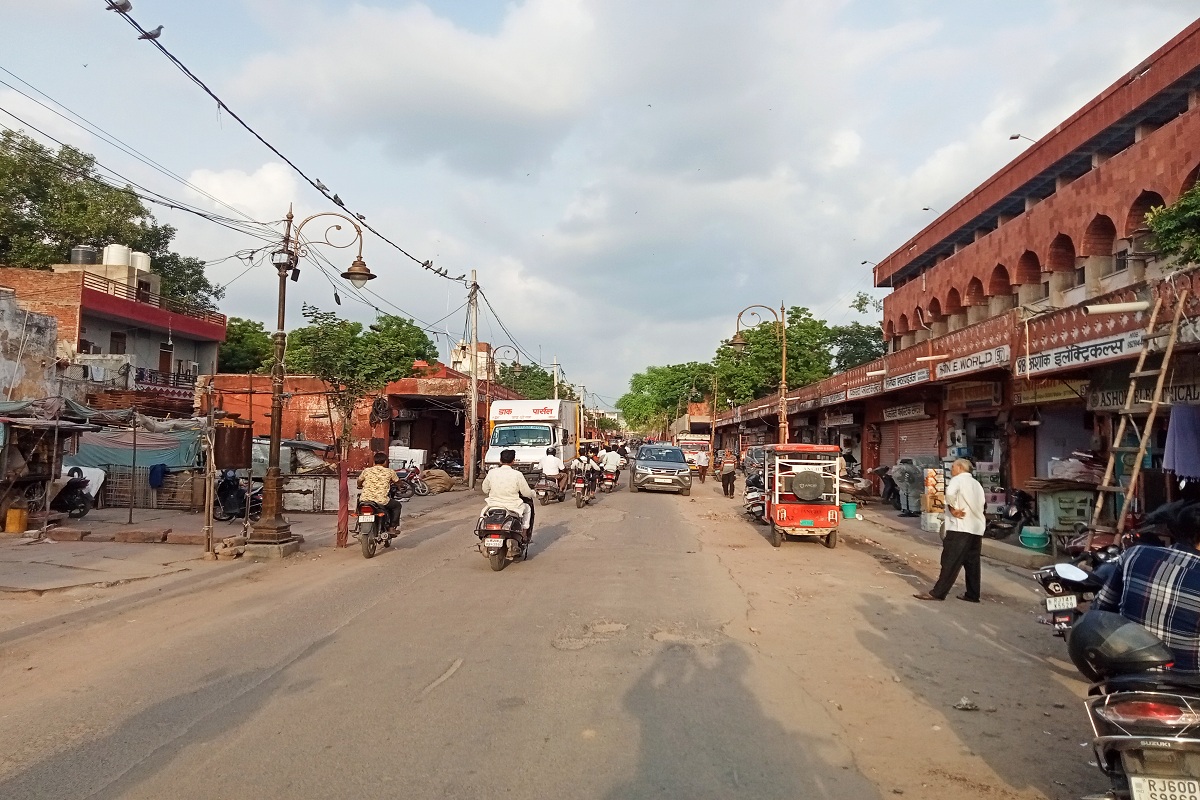 आपकी बातः फुटपाथों पर अतिक्रमण न हो, इसके लिए क्या कदम उठाए जाने चाहिए?