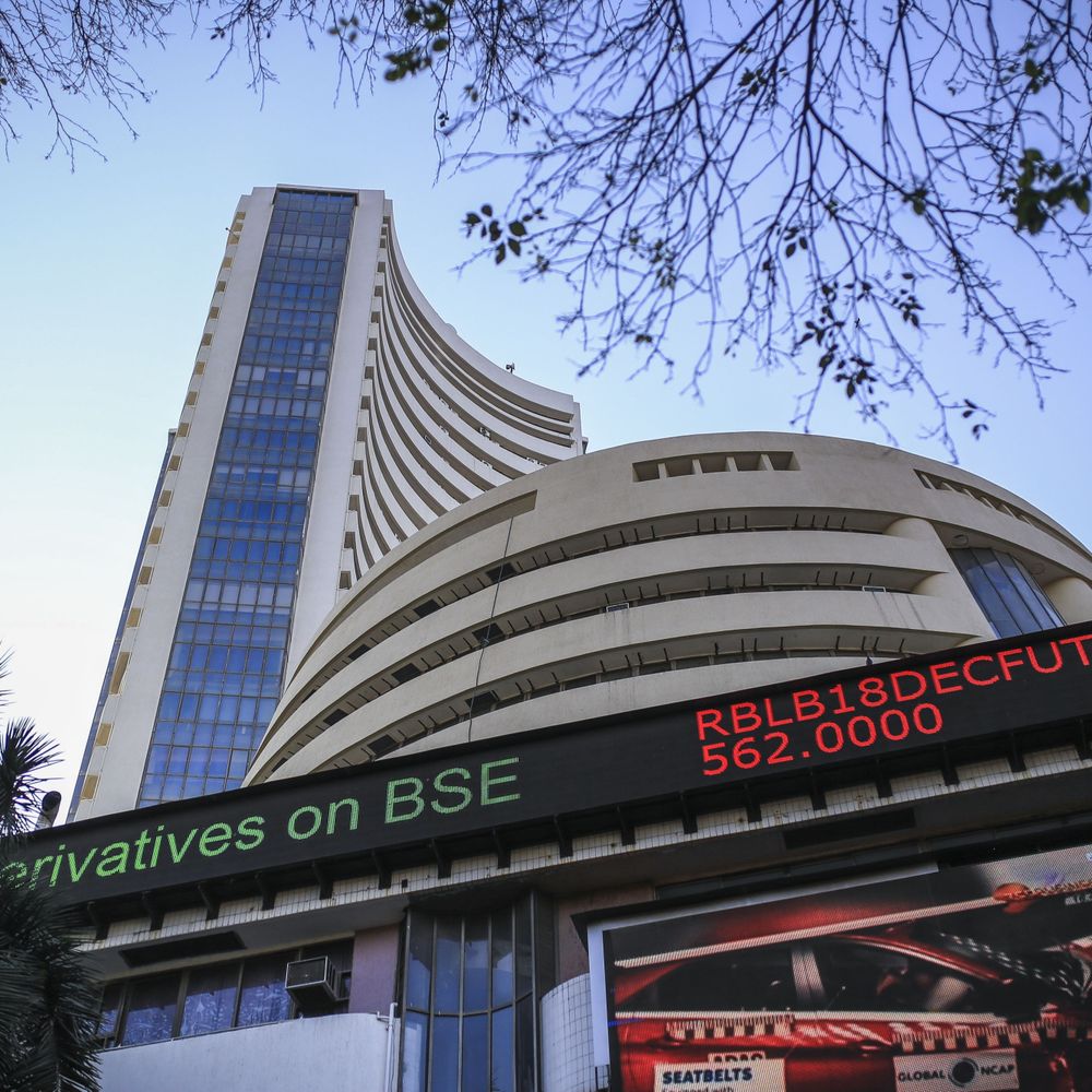 सेंसेक्स में 200 अंक से ज्यादा की तेजी:84,900 पर कारोबार कर रहा, निफ्टी भी 80 अंक चढ़ा; बैंकिंग और IT शेयर में बढ़त