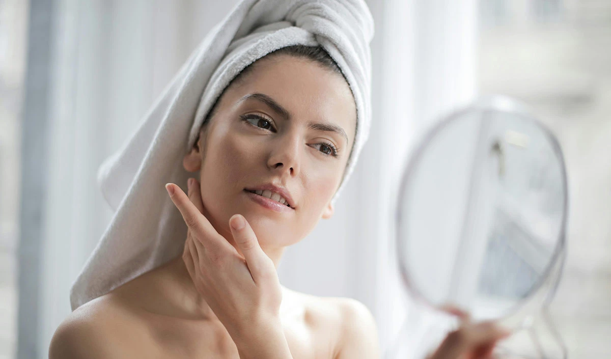 Skin Care: मसालेदार खाना खाकर चेहरा दिखने लगा है डल, तो इन आसान घरेलू नुस्खों से मिनटों में पाएं दमकती स्किन