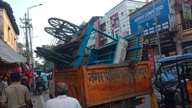 टीम प्रहरी की कार्रवाई : जयस्तंभ चौक से कोतवाली तक रोड से सामान समेटा