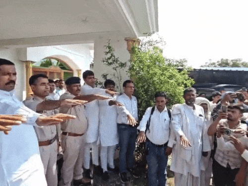 हरियाणवी ‘जामताड़ा’ में पुलिस ठगों को खिला रही कस्म:बेल मिलने के बाद अपराधियों को साइबर योद्धा बना रहे; दूसरों को पकड़वा सकें