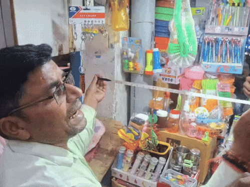 दालमंडी में दूसरे दिन नहीं चला बुलडोजर, जारी रही नापी:8 मकान मालिक पहुंचे PWD के कैंप कार्यालय, दो ने जमा किए कागज